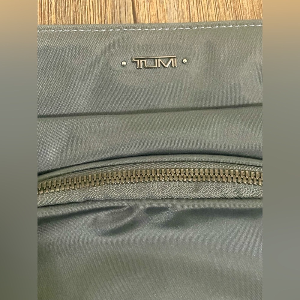 TUMI Voyageur Capri Crossbody Shoulder Bag Gray Nylon Travel Neutral Classic - Picture 5 of 16